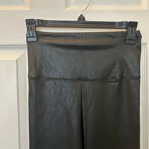 ! Wilfred Free by Aritzia Womens Daria High Waisted Vegan Leather Leggings… - Picture 6 of 7